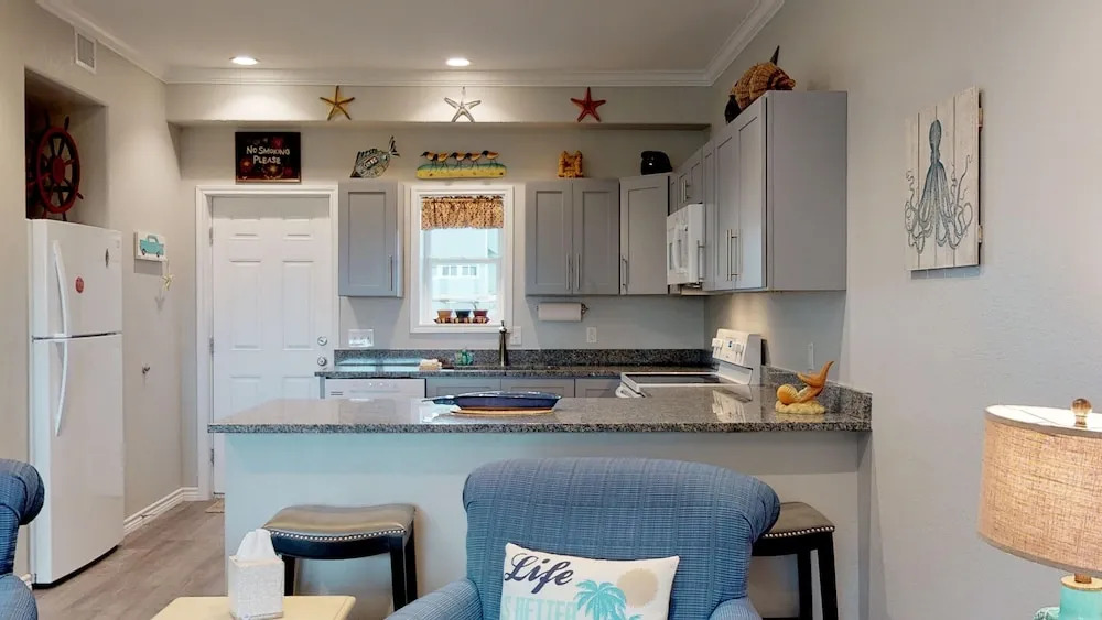 41ir: Beach  3 Bedroom Condo