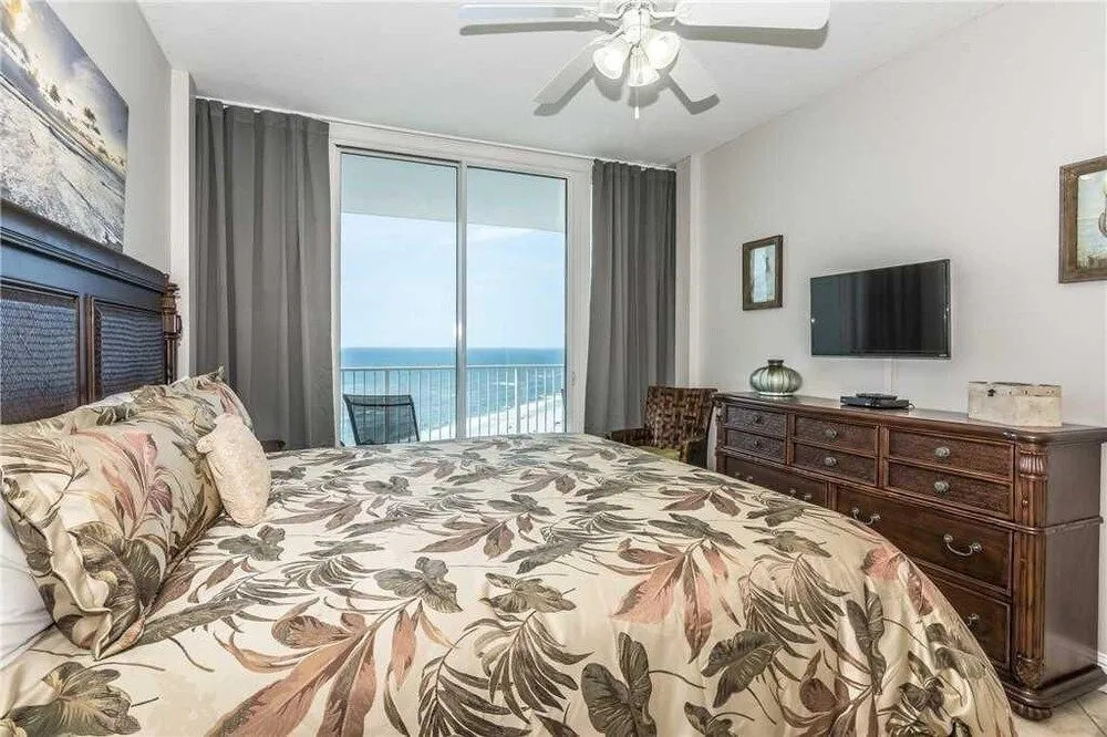Lighthouse 1202 - 1 Br condo by RedAwning