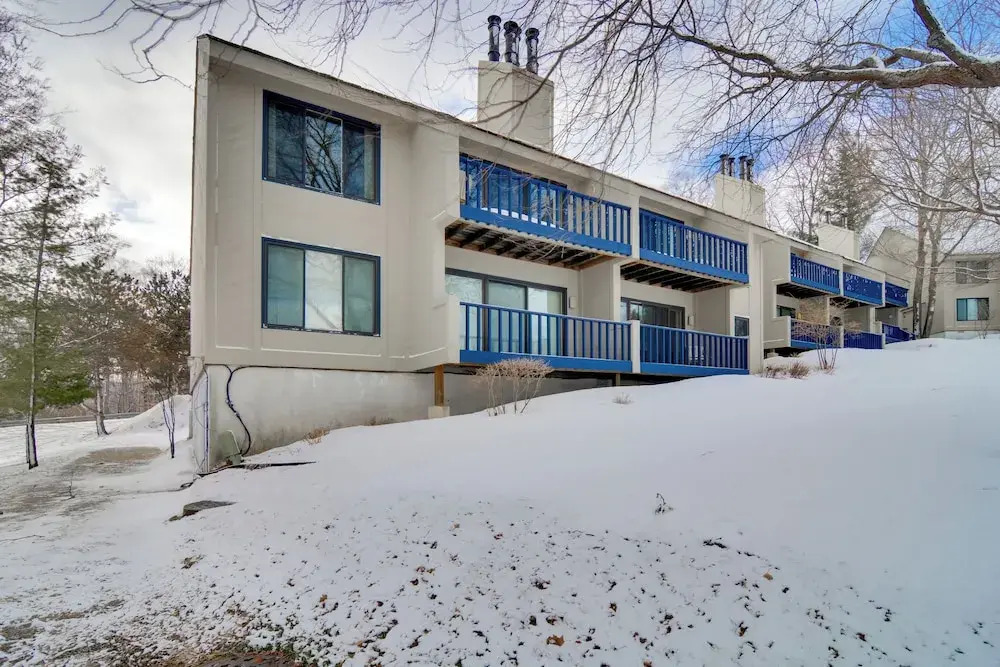 Bellaire Townhome on Summit Mtn w/ 2 Balconies!
