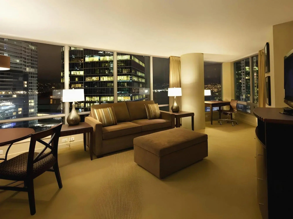Auberge Vancouver Hotel