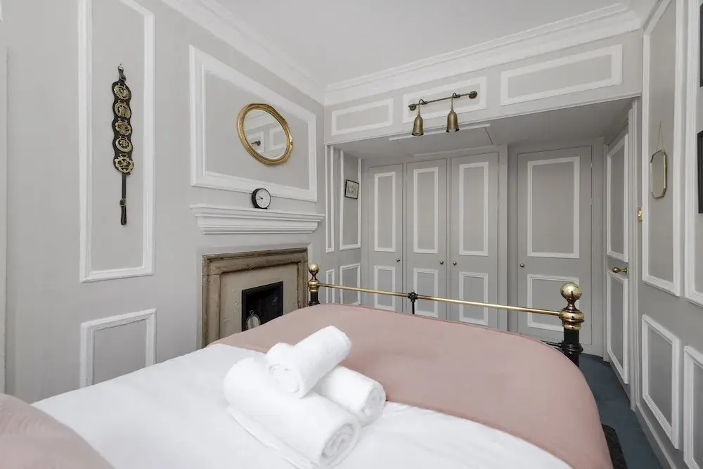 JOIVY Eclectic & Design Led 3Br Apt Near Edinburgh Castle