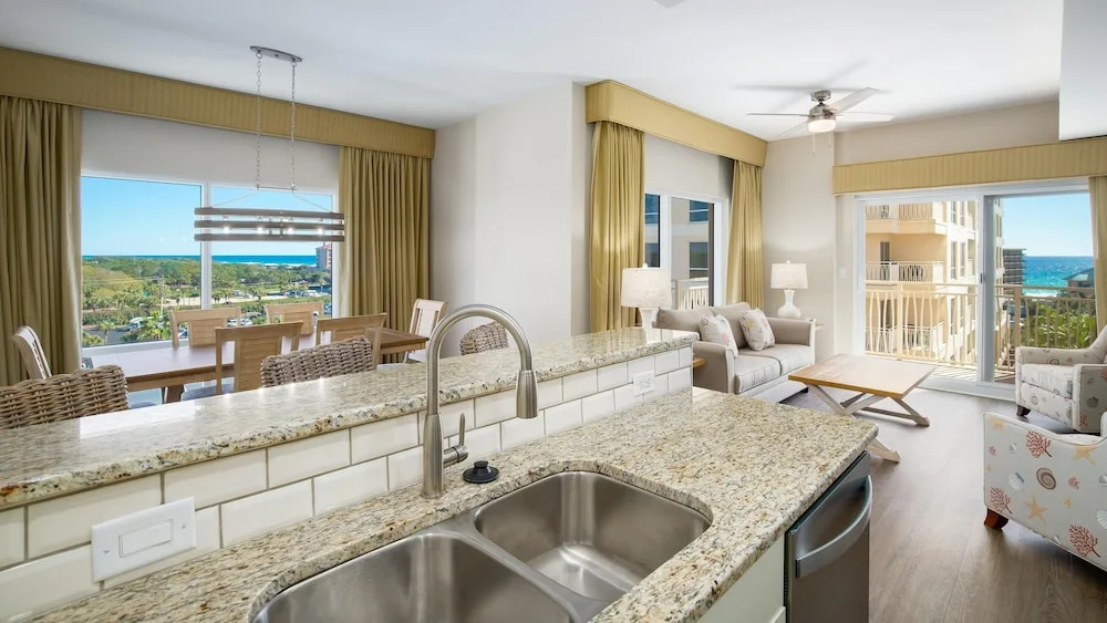 Luau I 6503 - Flr5 - 1BR 1BA -