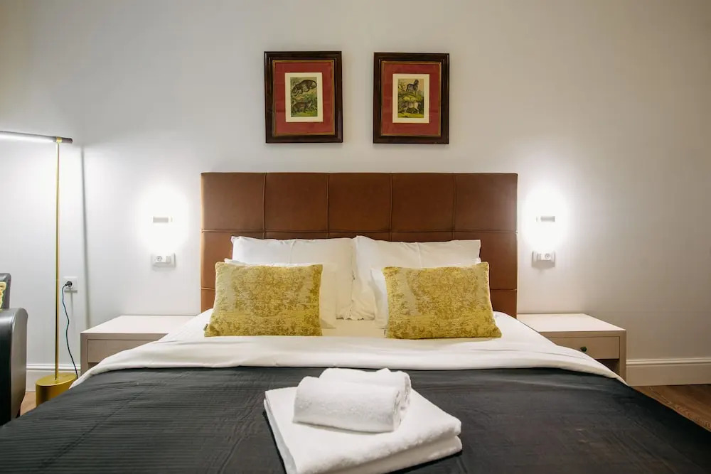 CENTRAL W ROOMS by DuHomes