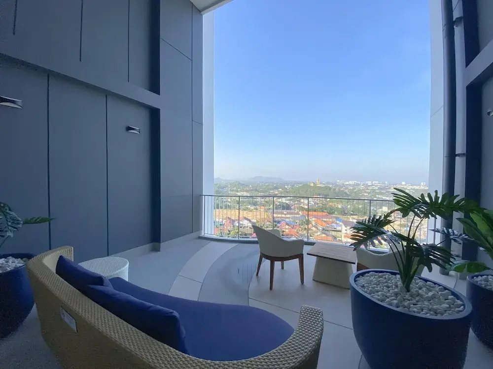 Brand New  1 Bedroom Seaview Condo - BWC