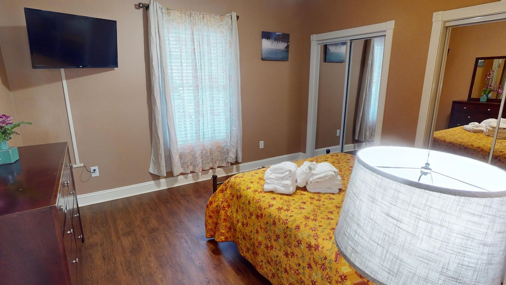 Magnolia Pointe Luster Leaf 4837-102