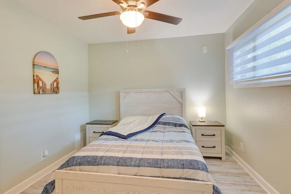 Charming Omaha Getaway - 3 Mi to Baxter Arena!