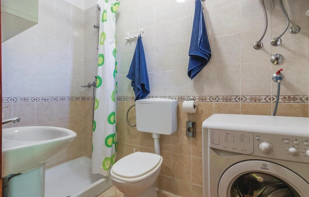 Stunning Home in Porec With Wifi and 2 Bedrooms