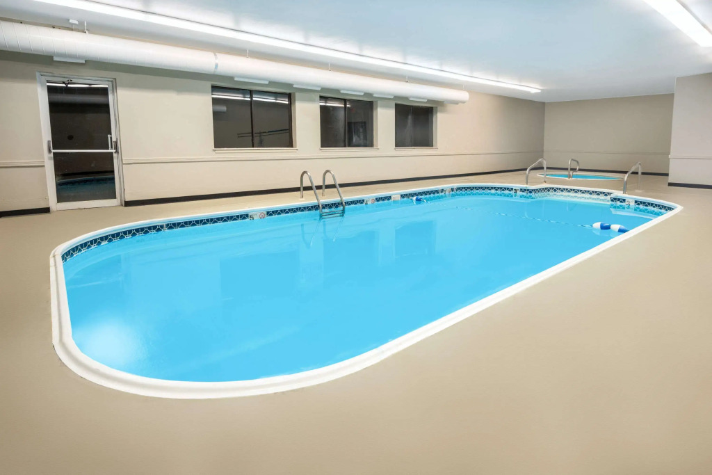 Super 8 by Wyndham Pevely
