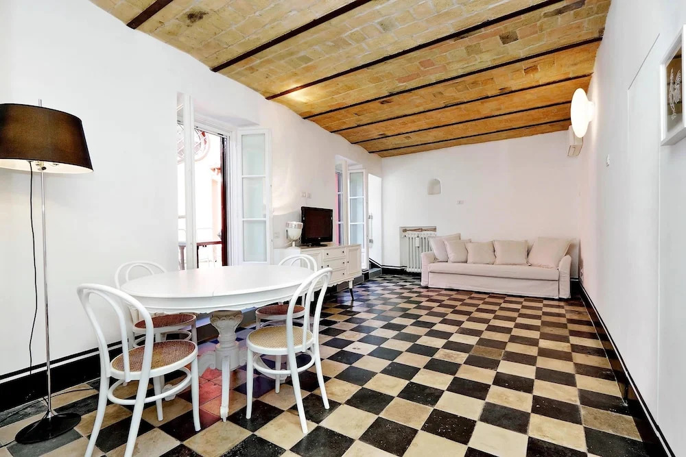 Art Deco Terrace Apartment