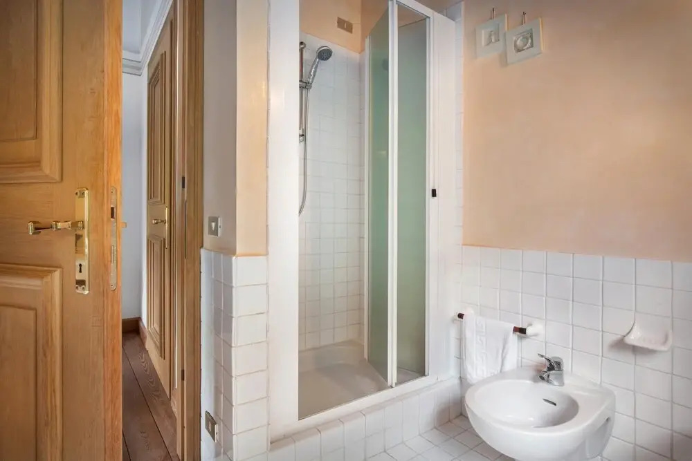 C Cantoni - 10 Sleeps Villa With Pool Stunning Views in Garda