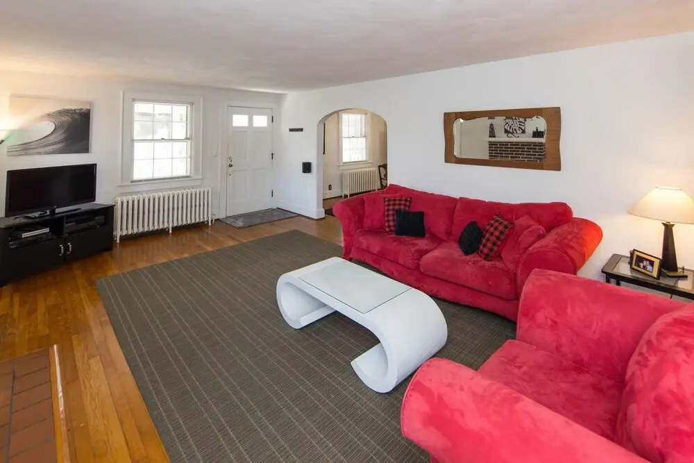 23rd Street White House 4 Bedrooms 2 Bathrooms Home