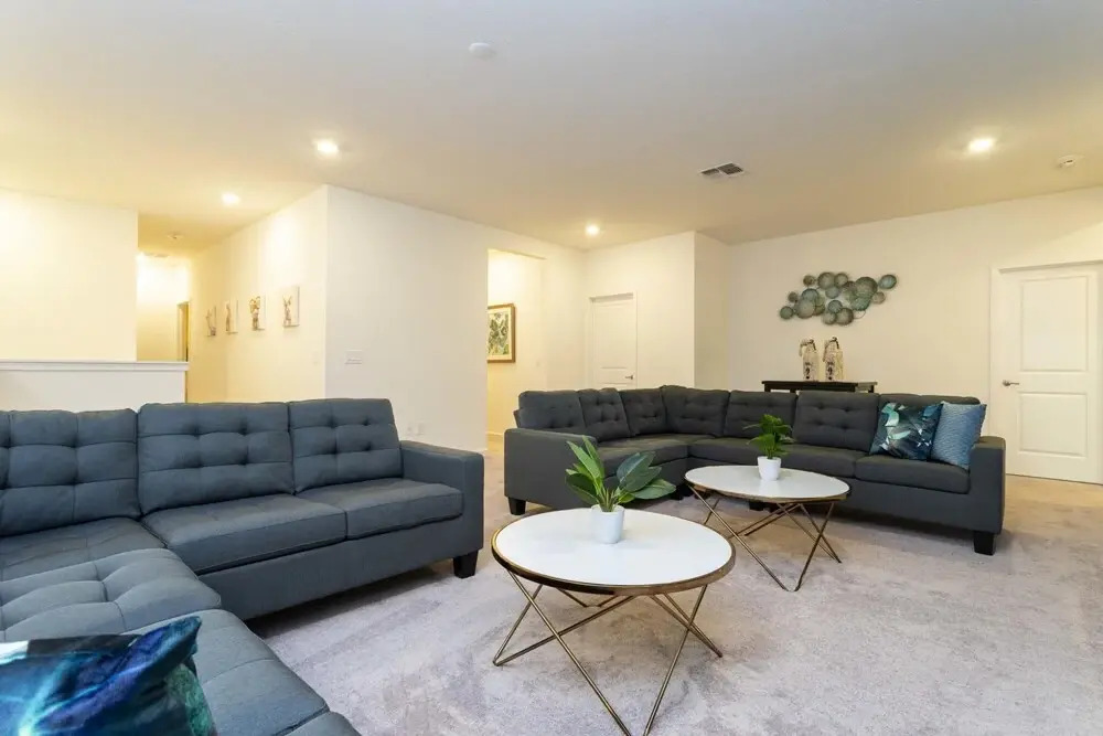 Amazing Large Home Near Parks