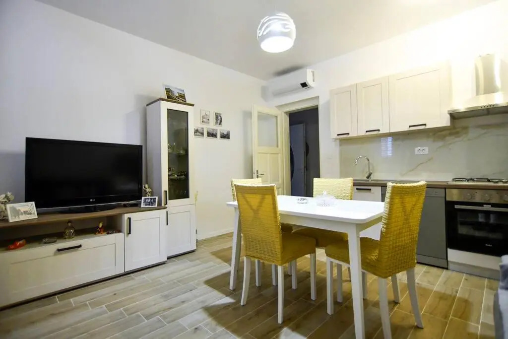 3-bedroom lovely Apartman Mladina