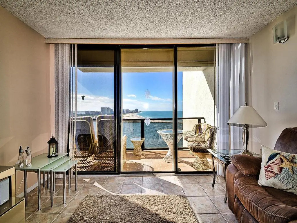 440 West Condos 1508S Walk to the Beach 555