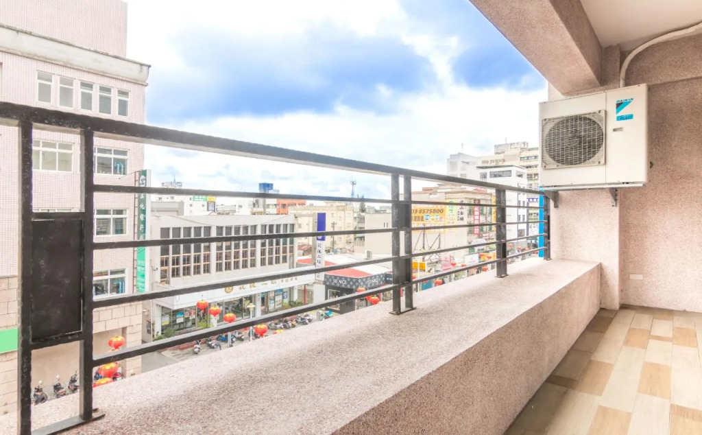 Jhongshan Building Bed and Breakfast
