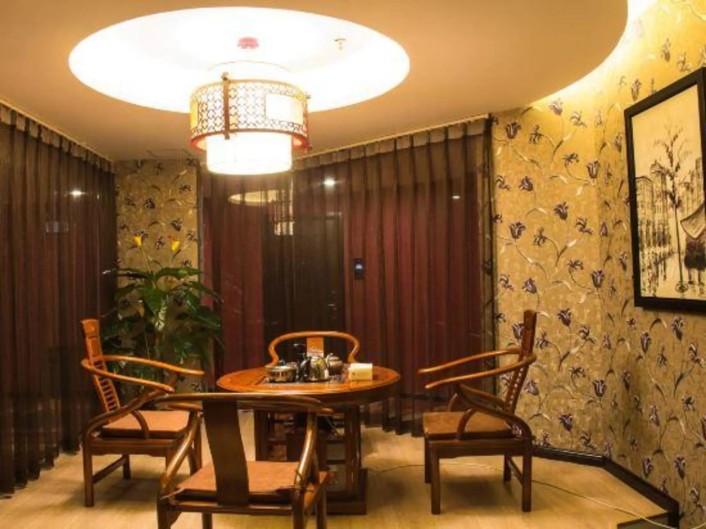 Crown International Business Hotel
