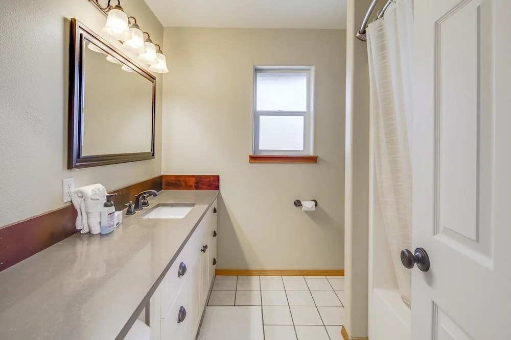 Lovely Bend W/ Private Patio & Firepit 3 Bedroom Home