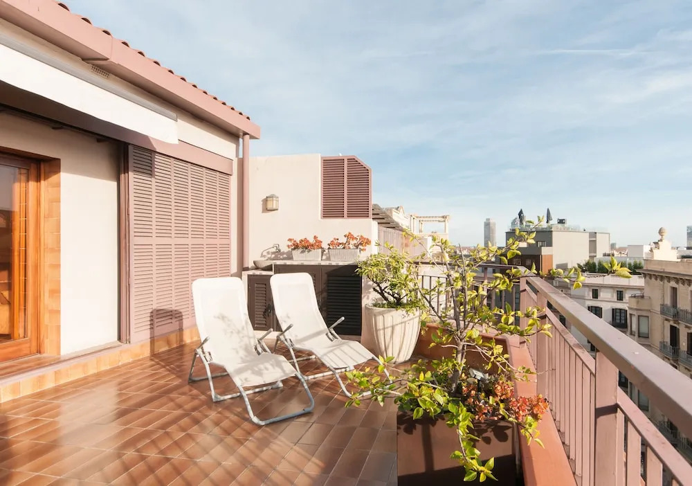 1 bedroom private rooftop terrace
