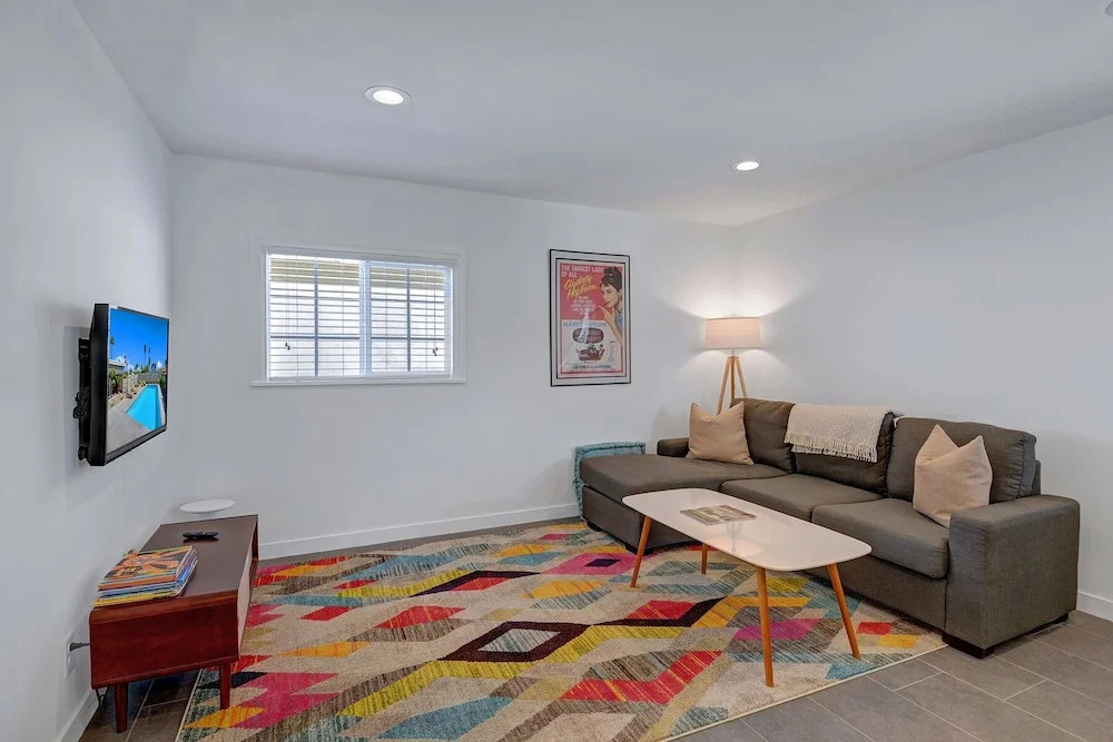 4br/3ba W/front Yard Pool In Southeast Palm Springs 4 Bedroom Home