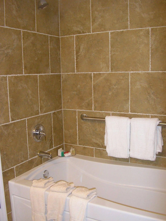 Lake Grassy Inn & Suites