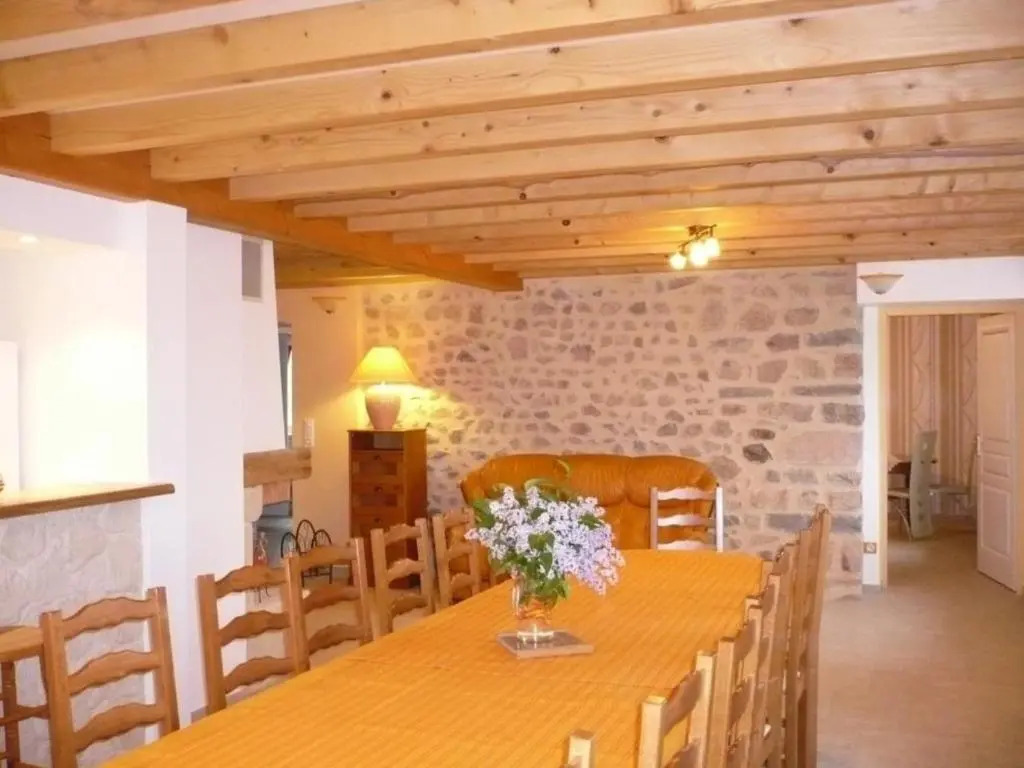 Grand Gîte 6 Chambres avec Cheminée, Animaux Acceptés, Campagne Lyon-Roanne - FR-1-496-65