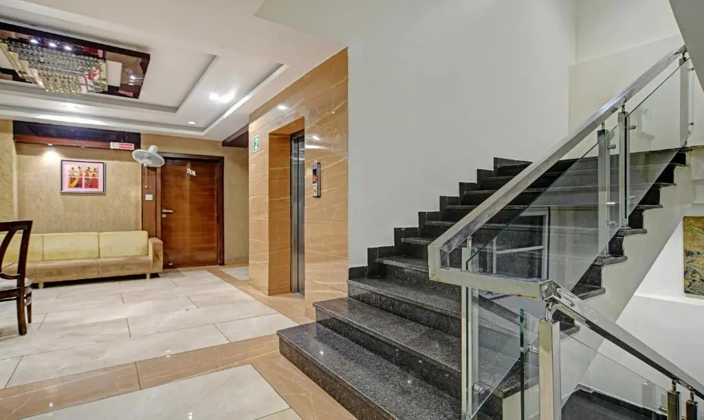 Collection O Hotel Johri Residency