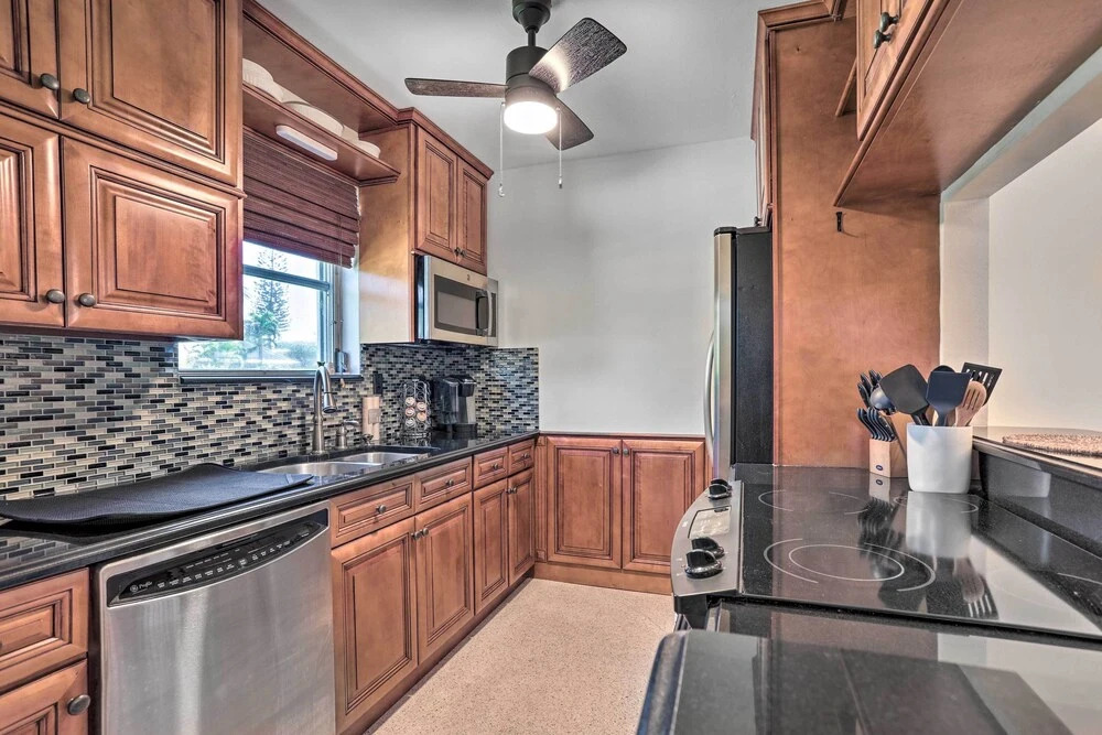 Vibrant Stuart Getaway w/ Private Hot Tub!