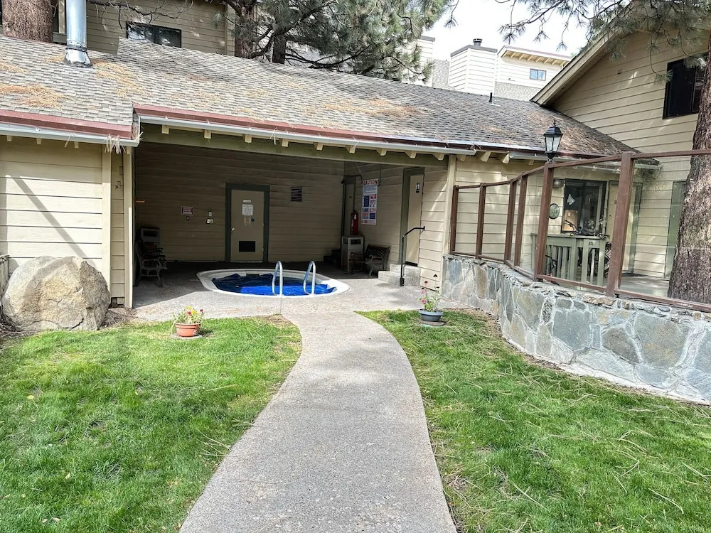 La Vista Blanc 61 Cozy Studio in Central Location, Perfect Mountain Getaway by RedAwning