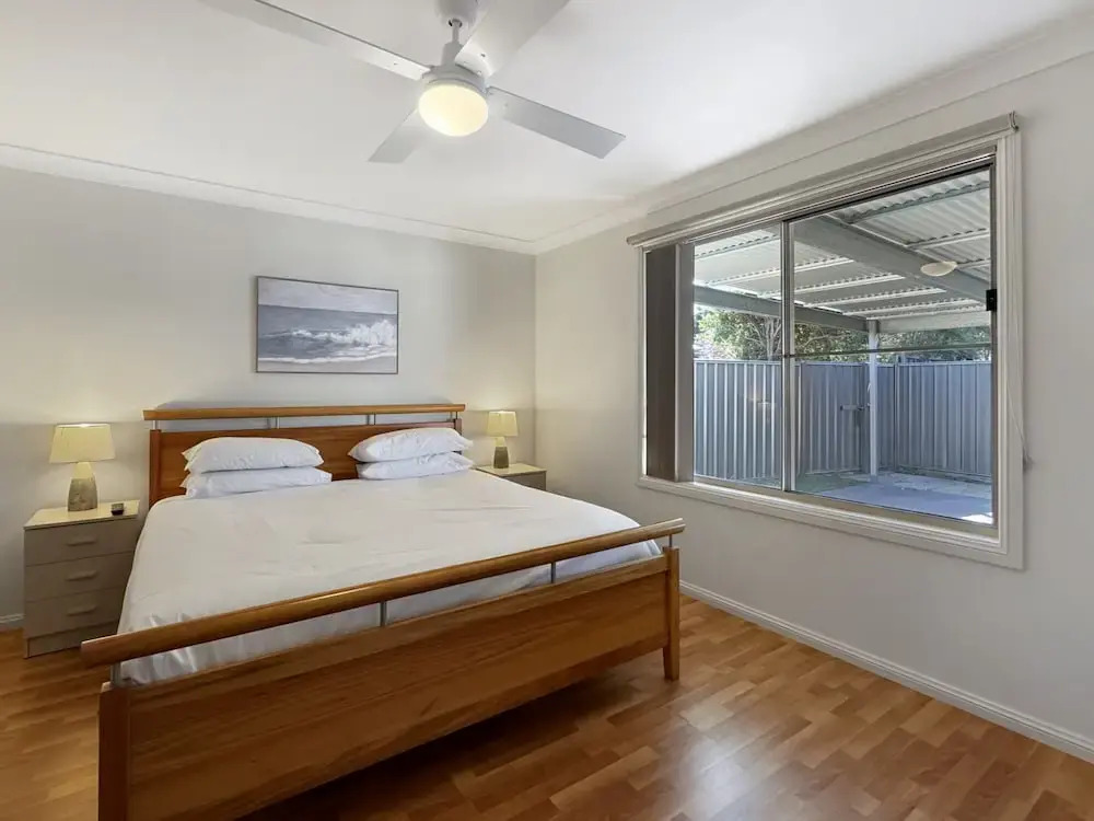 Spacious 4-bed Home 2-min to the Beach