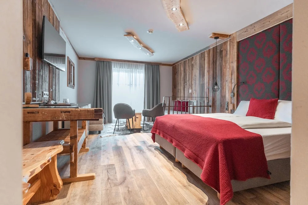 Hotel Astrid mit Panoramapool & inklusive JokerCard
