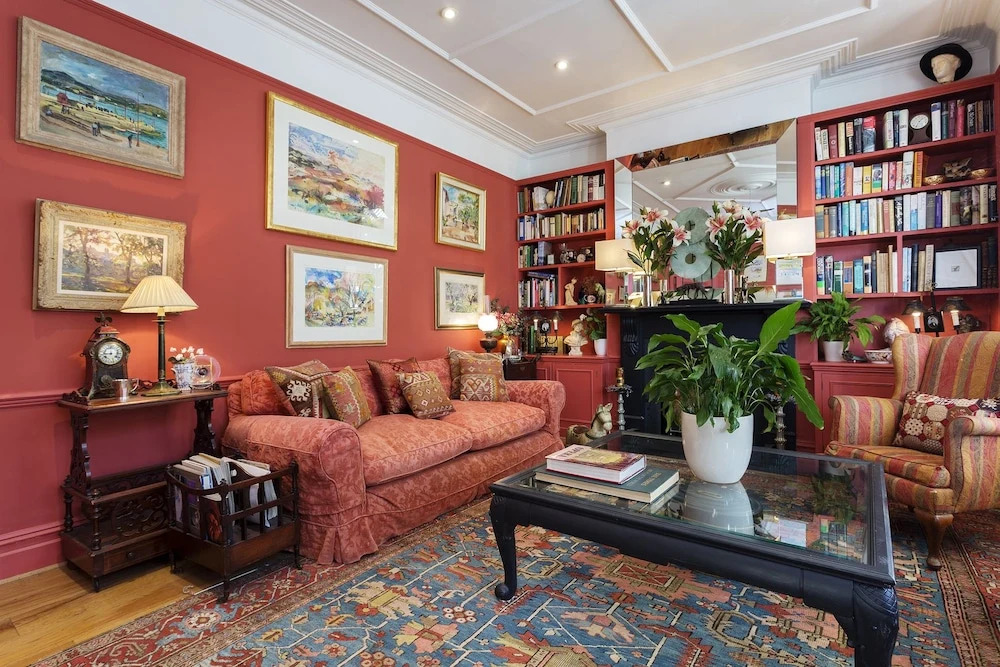 Veeve - Traditional Chiswick