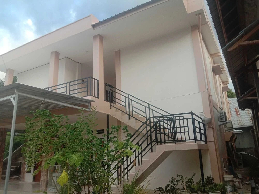 EXPRESS O 91722 Home Stay Dan Sewa Mobil Jhon's Family