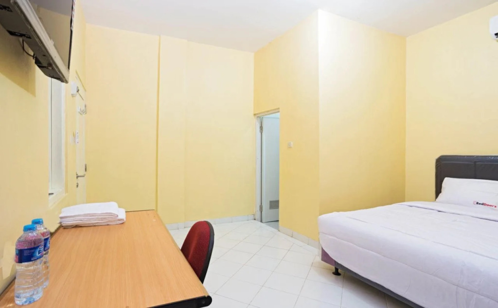 RedDoorz near Halim Perdanakusuma 3