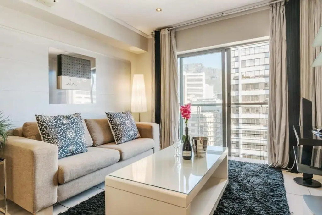 Studio with Fast WIFI in the Central Business District w Parking
