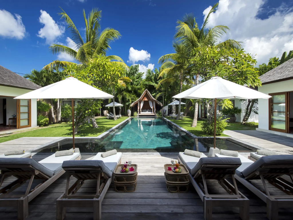 Villa Tiga Puluh, 7 Bedrooms Private Villa in Seminyak
