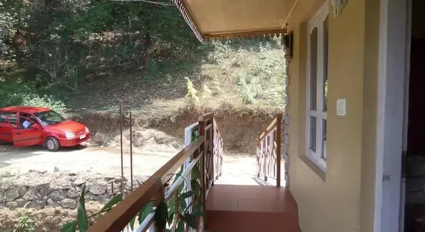 Hilly Hut Home Stay
