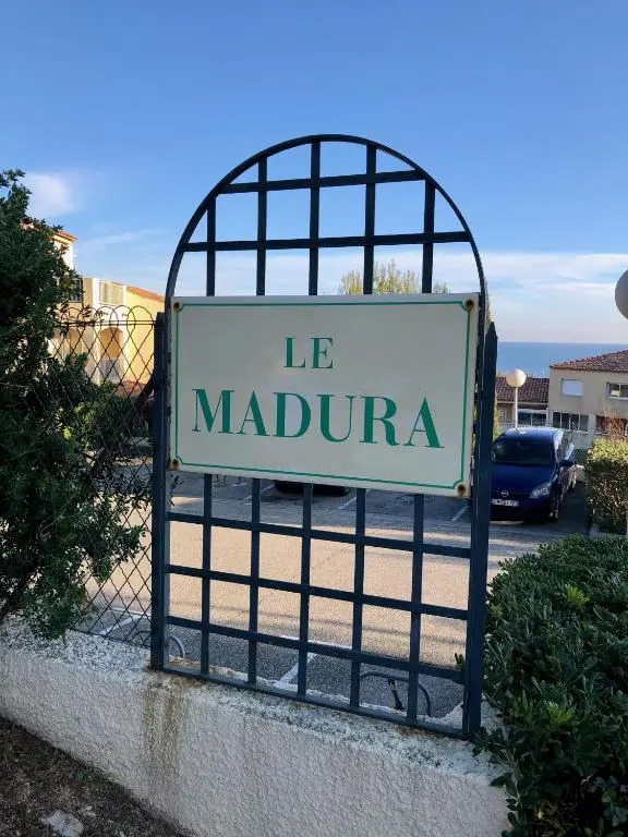 Studio Sausset Madura