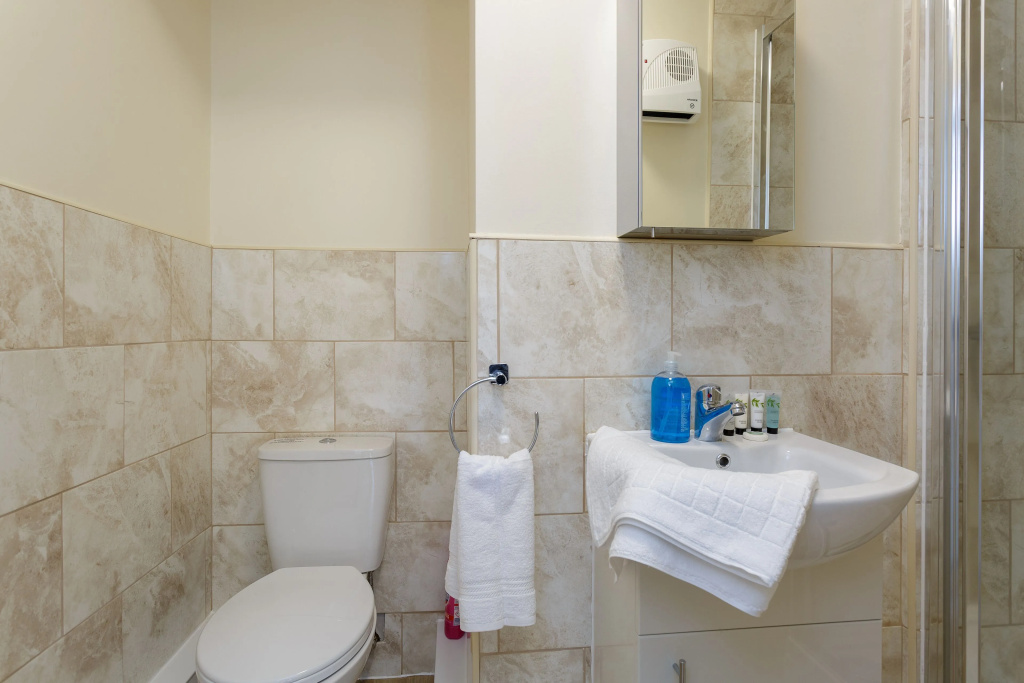 St Marys Modern Central Huge Studio Apartments