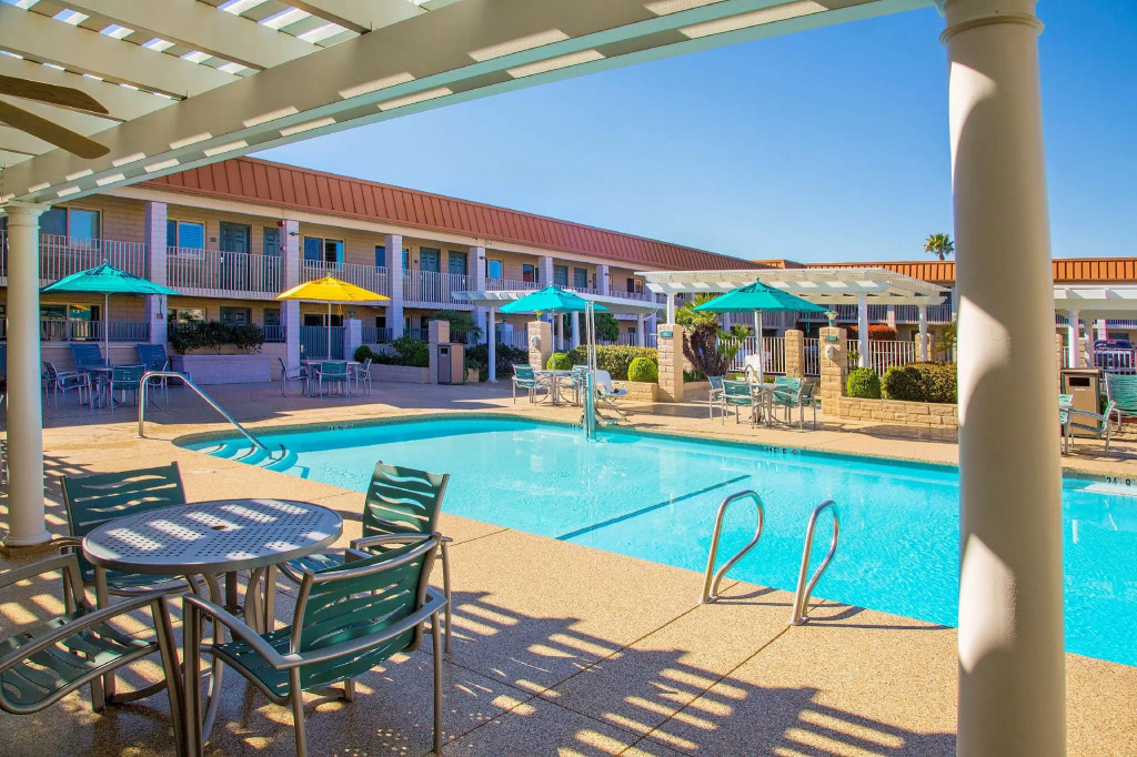 Best Western Plus Hilltop Inn