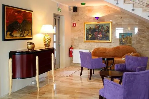 Hotel 365