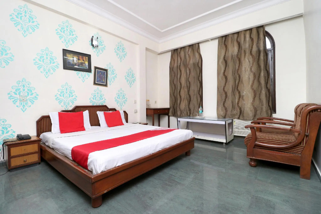OYO 8623 Hotel Destination