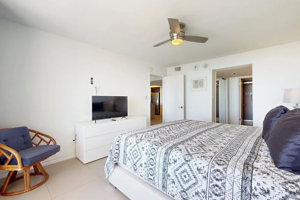 All-suite Coastal Retreat: Suntide III - Unit 405
