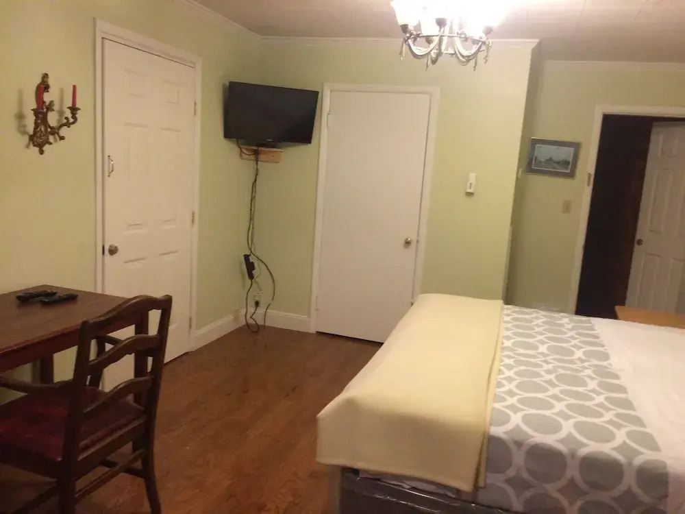 Dixie Plaza Hotel