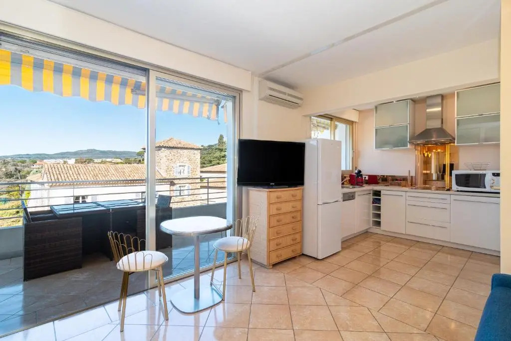 Studio terrasse - Piscine- Tennis