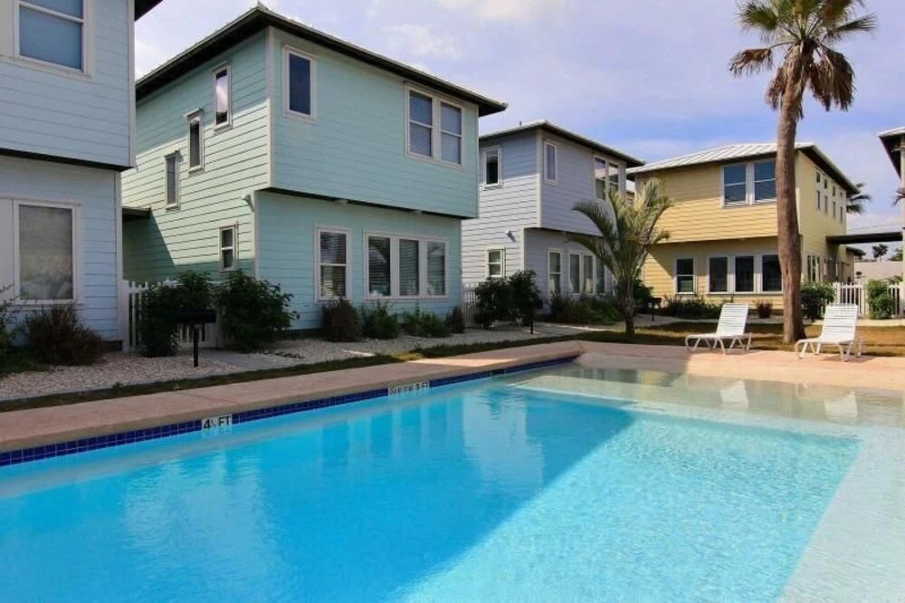 Pura Vida - 4 Br home by RedAwning