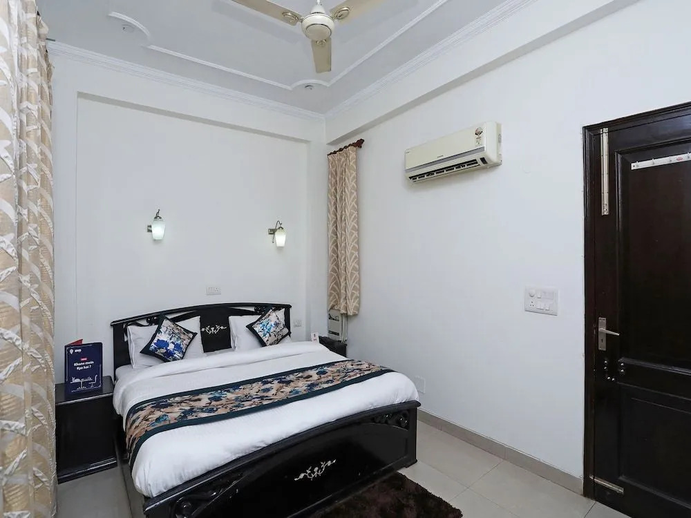 OYO 15130 Cape Jasmine Regency