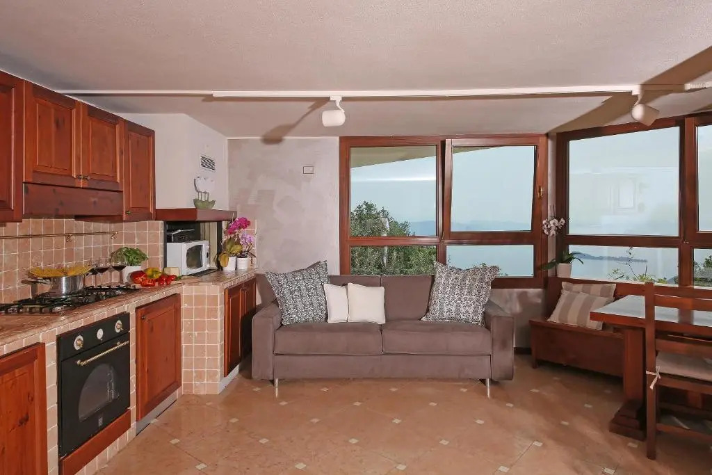 Villa Luna Stunning Modern Villa Shared Infinity Pool, Big garden, Fantastic lake view,AC