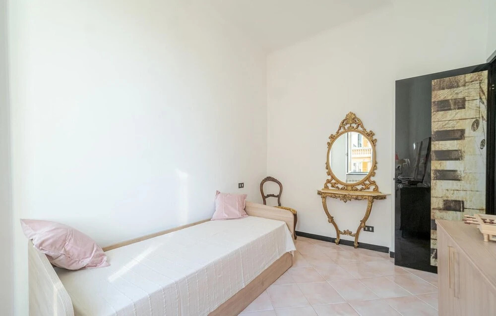 Amazing Apartment in Genova With Wifi and 2 Bedrooms