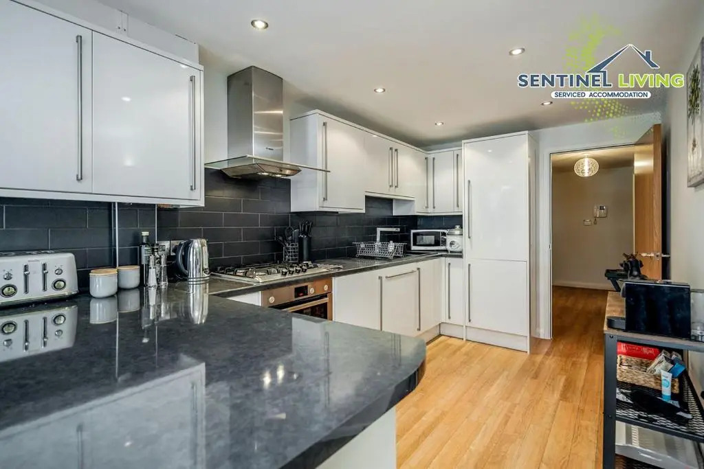 Sentinel Living Serviced Accommodation, Windsor, 2 Bedroom Apartment with Free Parking and WiFi