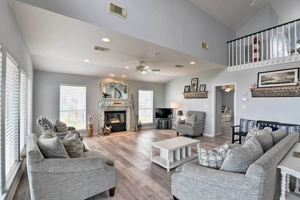 Oceanfront Galveston Home - Walk to Beach!